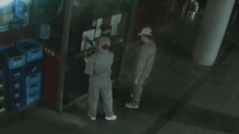 "수상한 냄새" 한밤중 당했다…CCTV 찍힌 '<b>중식당</b> <b>테러</b>'