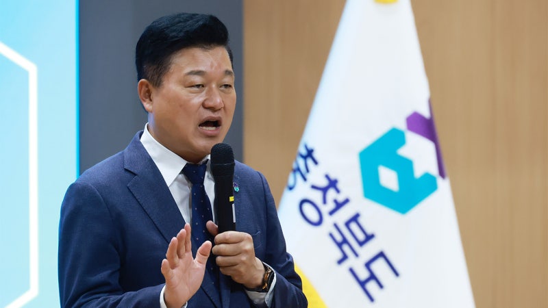 충북경찰청, <b>신용한</b> 충북도지사 <b>집무실 압수수색</b>
