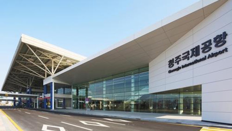 <b>청주공항</b>서 이륙 직전 보조배터리 불…168명 전원 대피