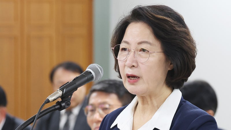 <b>추미애</b> "이 대통령 '호의호식' 글, 날 겨냥한 것 아냐"