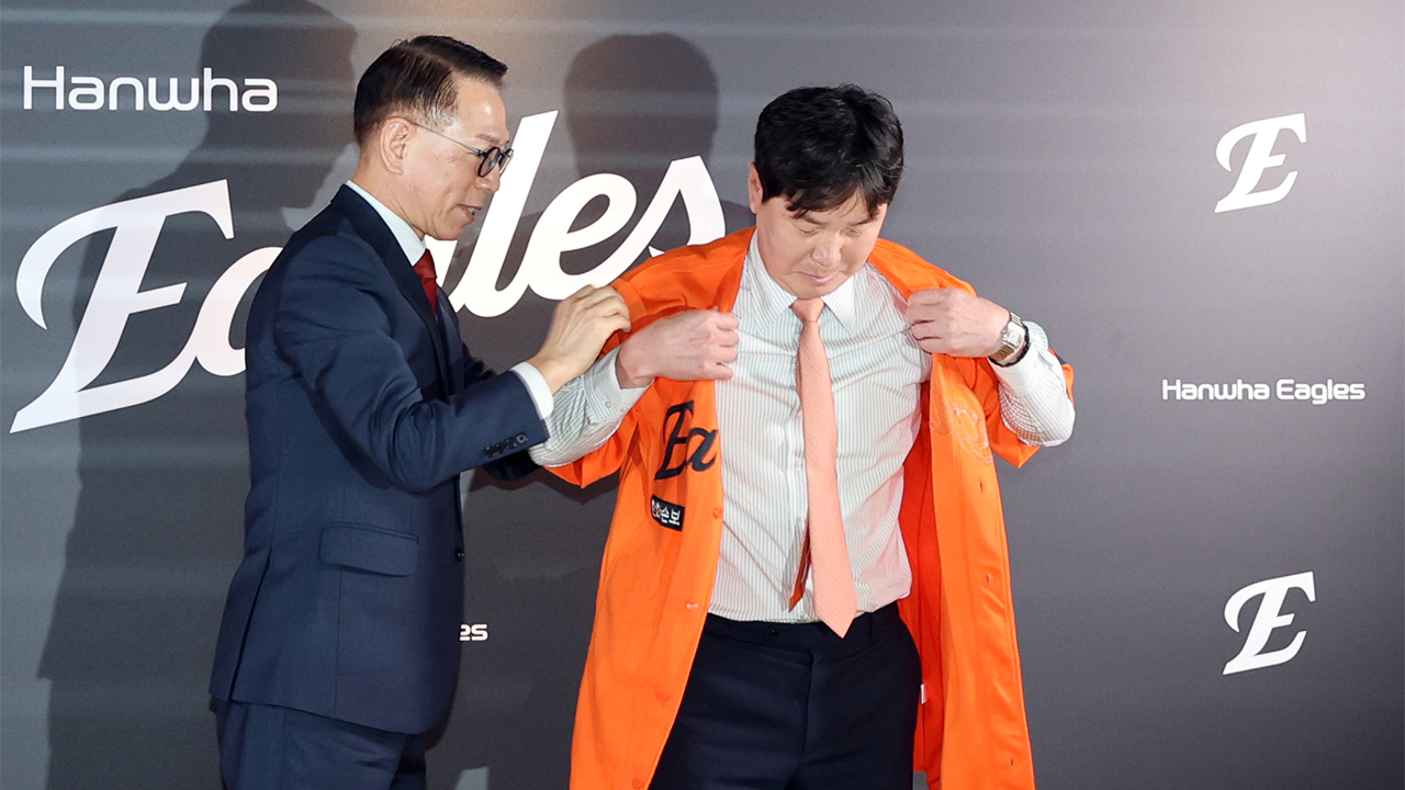 프로야구 <b>한화 류지현</b> 감독 <b>취임</b>식…"지속 가능한 강팀 만들겠다"