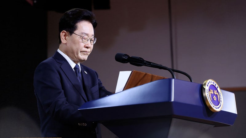 이 대통령, <b>부천 화재</b> 소방관 <b>순직</b>에 "희생 잊지 않겠다"