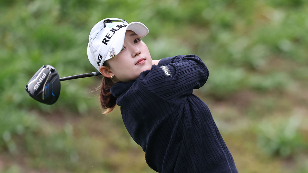 <b>KLPGA</b> <b>마서영</b>, 연장 2차전 끝에 '비바람 뚫고' 생애 <b>첫 우승</b>