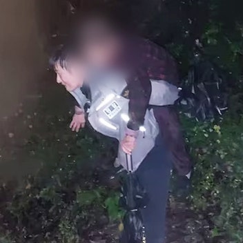 가시덤불 헤치며 "찾았다!"…한밤중 극적 구조