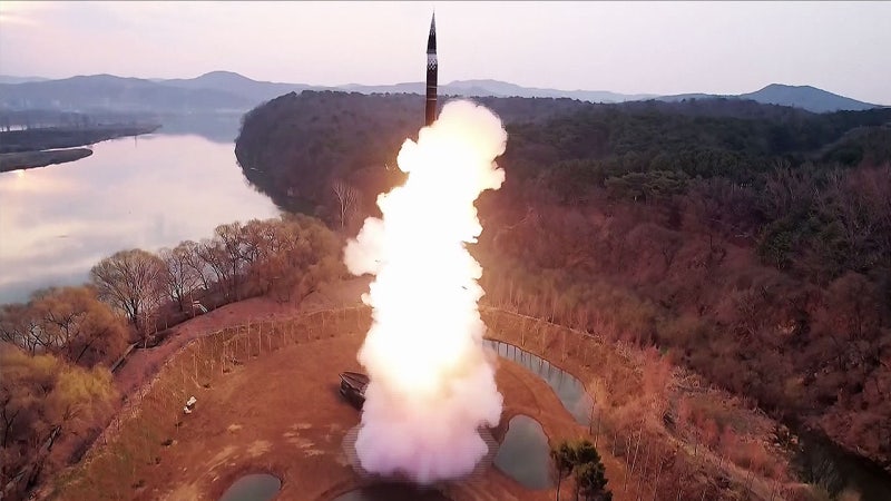 합참 "북, 단거리 <b>탄도미사일</b> 10여 발 동해상으로 발사"