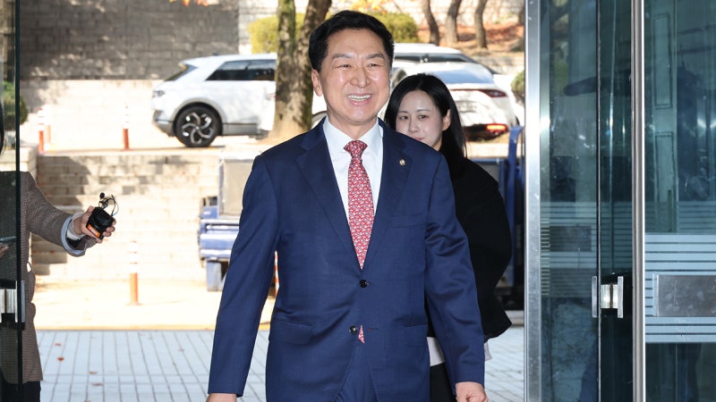'김건희에 명품 선물' <b>김기현</b> 1심 <b>무죄</b>…배우자는 벌금형