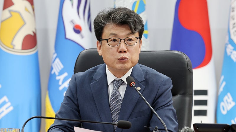 <b>진성준</b>, '거부' 사흘 만에 <b>미국 비자 발급</b>…"뒤늦게나마 다행"