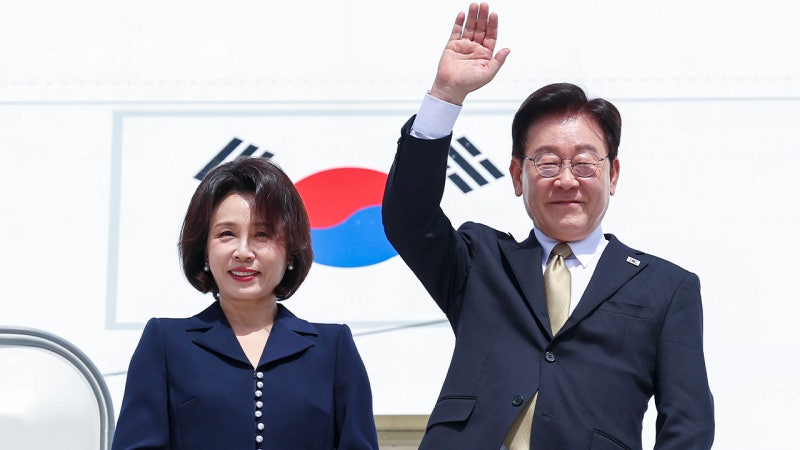 이 대통령, '<b>순방</b>' 비판에 "<b>링거</b> 맞고 코피…그 결과 성과 차이"