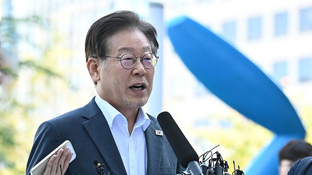 ‘대북 송금’ 이재명 검찰 출석…“정치 검찰 조작, 진실 가둘 수 없다”