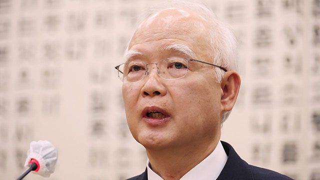 <b>정형식</b>, 해외연수 동반 자녀에 ‘관용여권’ 발급…“부적절” 인정