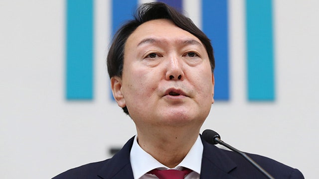법원 “‘윤석열 <b>검찰총장</b>’ 정직 취소”…1심 뒤집혀