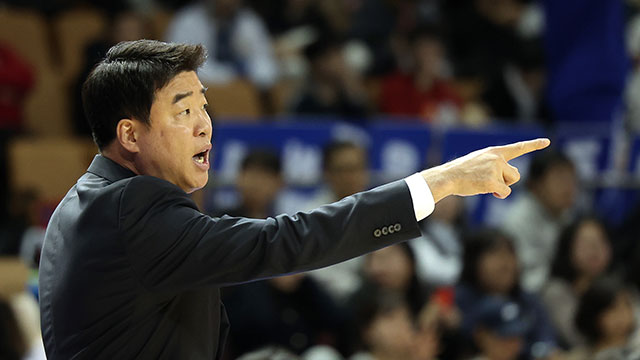 ‘대학농구 명장 출신’ <b>은희석</b> <b>삼성</b> <b>감독</b>의 쓸쓸한 퇴단…성적 부진에 자진 ...