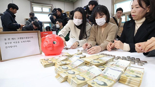 ‘<b>얼굴</b> 없는 <b>천사</b>’의 따뜻한 위로 “올 한 해 고생 많으셨어요”