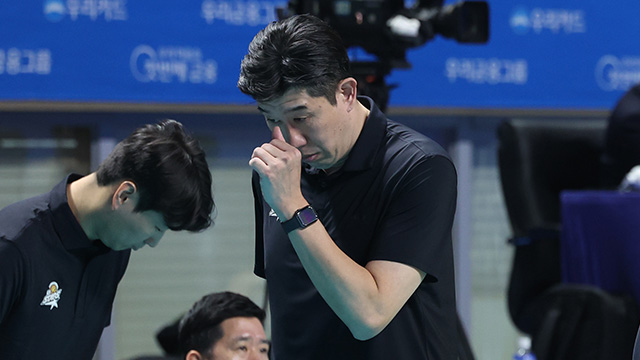 프로배구 KB손해보험 <b>후인정 감독</b> 자진사퇴…김학민 수석코치 감독대행