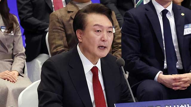 윤 대통령 “<b>이공계 대학원생</b> 생활장학금 지원…석사 80만 원·박사 110만 원...