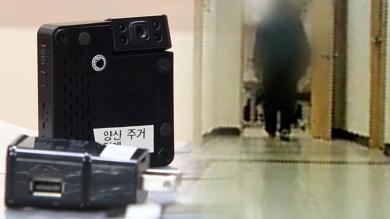[총선] <b>사전투표소</b>에 <b>불법 카메라</b> 발견 잇따라…40대 유튜버 체포