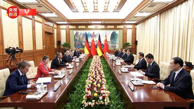 <b>시진핑</b>, 독일 <b>총리</b> 만나 ‘중국 과잉생산’ 반박