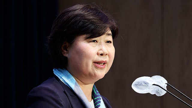 <b>서영교</b>, ‘<b>원내대표 불출마</b>’로 선회…“당에 부담 줄이겠다”