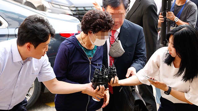 [단독] <b>가석방</b>심사위, 윤 <b>대통령</b> 장모 <b>가석방</b> ‘만장일치’ 적격 판정