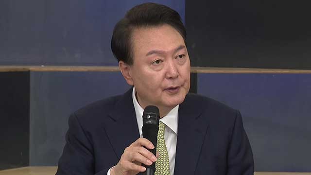 윤 대통령 “<b>노동약자</b> 보호 제도적 기반 마련…법률 <b>제정</b>할 것”