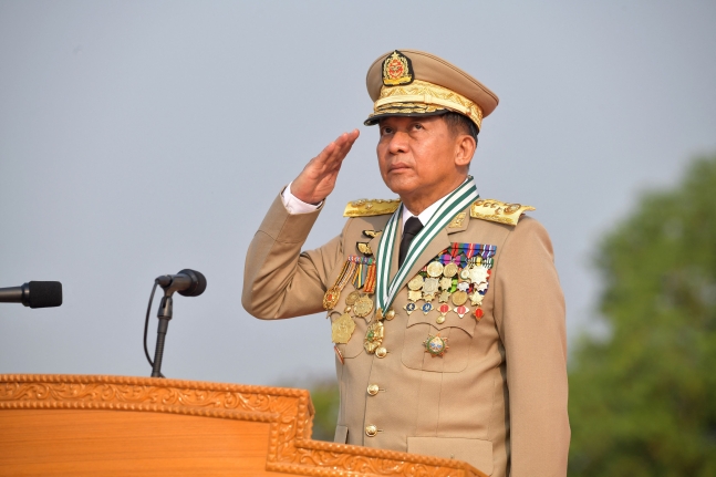 민 아웅 흘라잉 미얀마 군 최고사령관 겸 총리. 쿠데타를 주도한 그는 저항군을 향해 “테러집단과 협상하지 않겠다”며 “끝까지 섬멸하겠다”고 밝혔다.