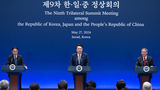 윤 <b>대통령</b> “정부·경제인 힘 모아 3국 협력 차원 높여야”…3국 정상, 비즈니...