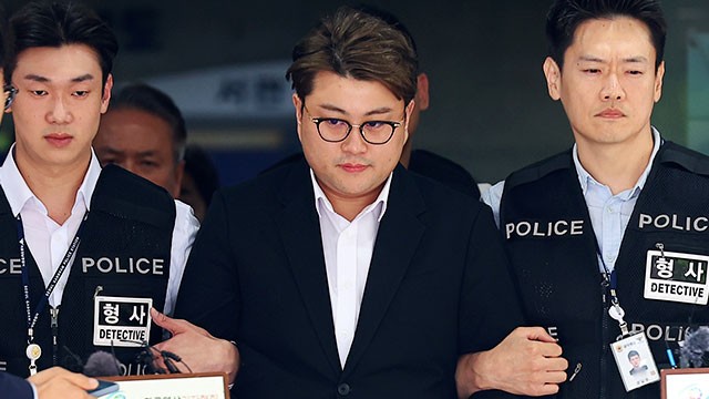 ‘<b>뺑소니</b> 혐의’ 가수 <b>김호중</b>, 오늘 첫 <b>재판</b>