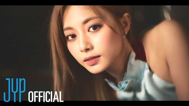 <b>트와이스</b> 쯔위, 미니 음반 ‘어바웃 쯔’로 <b>솔로 데뷔</b>