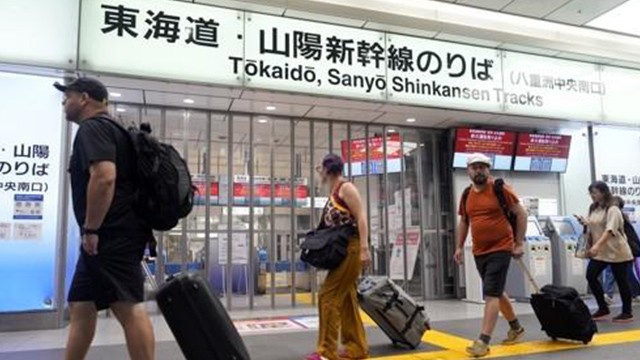 <b>태풍</b> ‘<b>산산</b>’ 일본 시코쿠 지나 오사카 방향 동진…“사망·실종 7명”