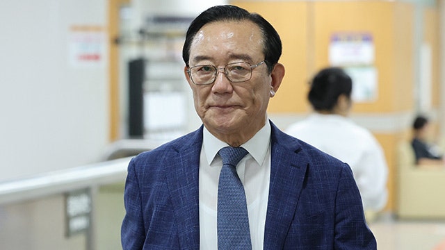 ‘<b>울산시장 선거개입</b>’ 2심 <b>송철호</b> 징역 6년·황운하 징역 5년 구형
