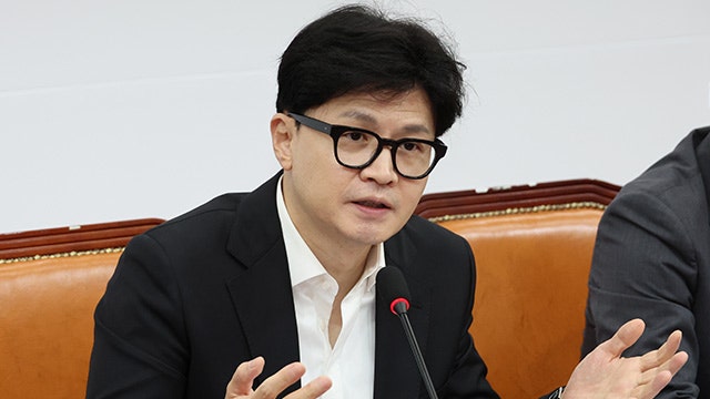 <b>한동훈</b> “<b>의사</b>, <b>정부</b>의 적 아냐…일부 관계자 상처준 발언 유감”