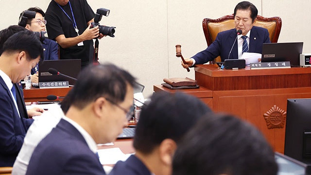 야, <b>법사위</b> 국감증인에 김건희 <b>여사</b> 단독채택…여, 반발 퇴장