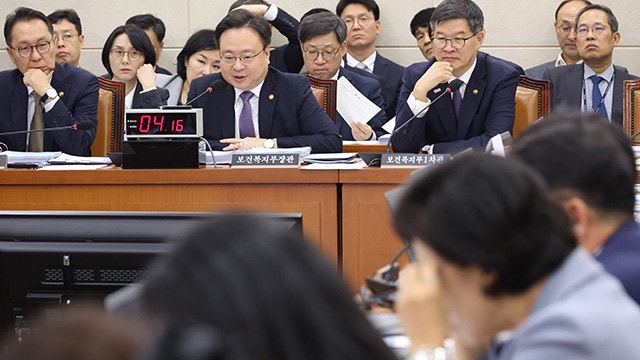 복지위 국감서 국민의힘 “<b>이재명 헬기 이송</b> 특혜” 공세…민주당 항의