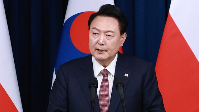 윤 대통령 “북한군 활동에 따라 <b>우크라</b>에 <b>살상 무기</b> 공급 검토”