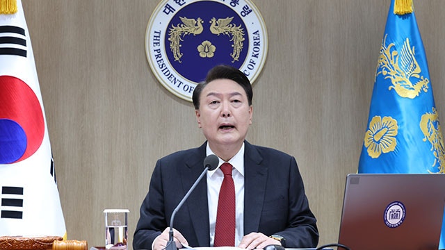 윤 <b>대통령</b> “전향적 내수·소비 진작 강구…전통시장 배달 수수료 0% 적...