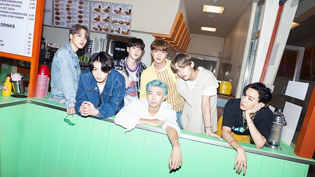 BTS ‘<b>다이너마이트</b>’ <b>스포티파이 20억</b> 스트리밍 돌파…K-팝 최초