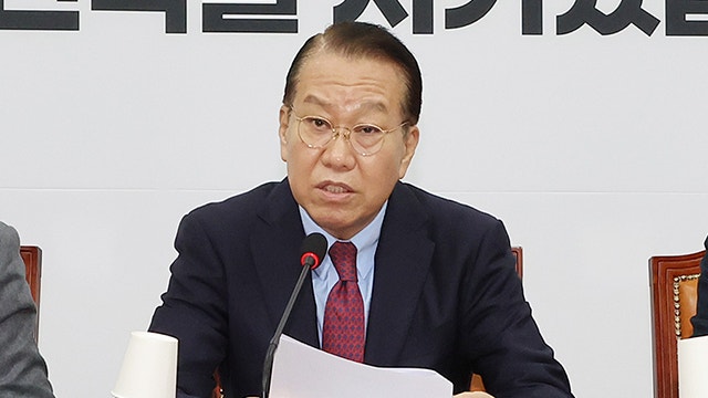 <b>권영세</b> 비대위원장 ‘보수 <b>유튜버 설 선물</b>’ 논란 왜?