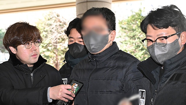 ‘<b>서부지법 판사실 침입</b>’ 사랑제일교회 <b>특임전도사 구속</b>영장 발부