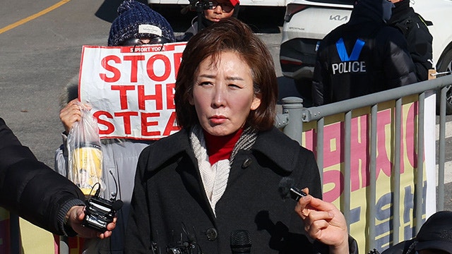 <b>윤 대통령</b>, <b>면회</b> 온 여당 지도부에 “당 하나 돼 국민들께 희망 만들어...