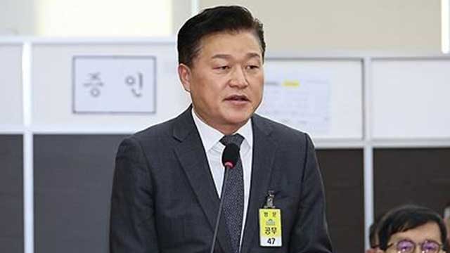 <b>대통령실</b>, <b>신용한</b> 전 교수 <b>고발</b>…“<b>굿판</b> 운운하며 허위사실 유포”