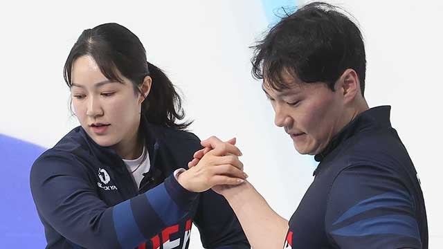 <b>컬링 믹스더블</b>, 개최국 중국 꺾고 <b>결승</b> 진출…<b>결승</b>은 <b>한일전</b>