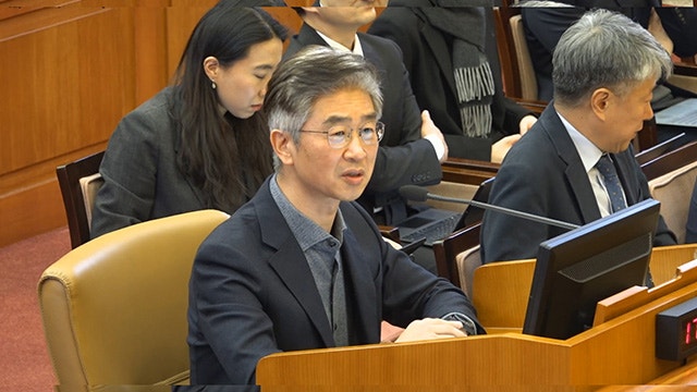 <b>김봉식</b> “김용현이 A4용지 건네…계엄군 출동 장소로 인지”