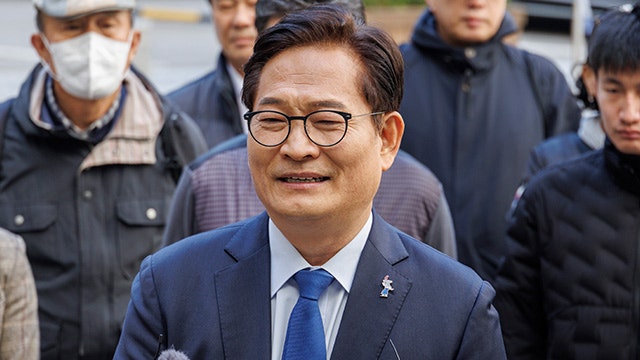‘불법 <b>정치자금</b> 수수’ <b>송영길 전 보좌관</b>, 1심 징역 1년 2개월 구속