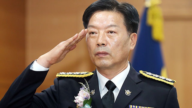 검찰, ‘인사청탁·<b>함정비리</b> 의혹’ <b>김홍희</b> 전 <b>해경청장</b> 구속기소