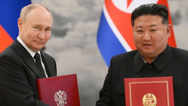 북한, 러 <b>파병</b> 공식 확인…“김정은이 <b>북러조약</b> 근거해 결정”