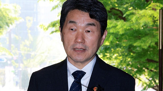 <b>이주호 권한대행</b> 첫 출근…“안정적 <b>국정 운영</b>에 최선”