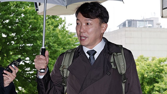 ‘<b>리조트 접대</b> 의혹’ <b>이정섭 검사</b>, 첫 공판서 혐의 모두 부인