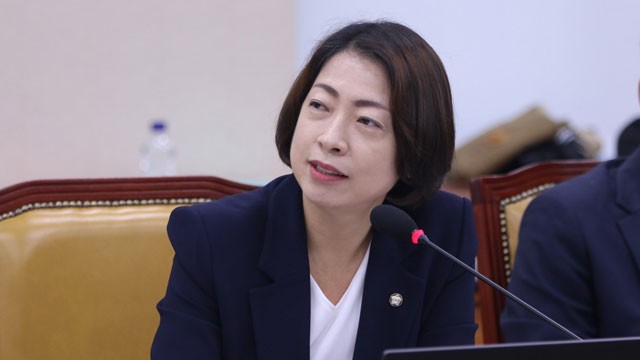 <b>민주당</b> “<b>국민의힘</b>, <b>대선후보</b> 강탈해 윤석열 대리인에 상납”