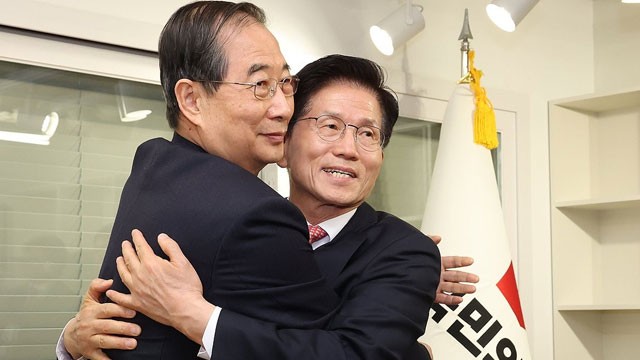 <b>김문수</b>·<b>한덕수</b> 회동…‘<b>선대위원장</b>’ 제안에 <b>한덕수</b> “실무 논의”