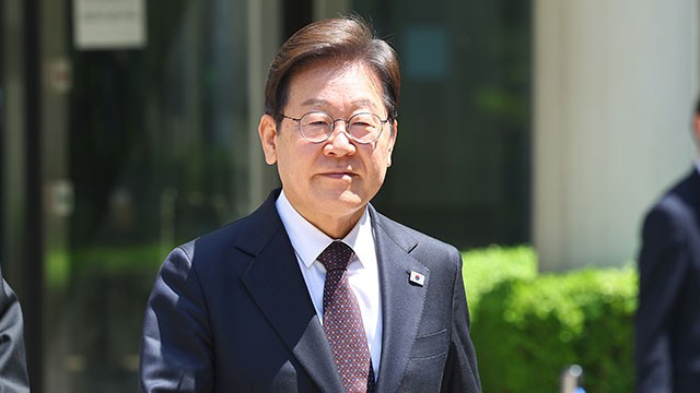 법원, <b>이재명</b> ‘<b>위증교사</b>’ 2심 <b>재판</b>도 <b>연기</b>